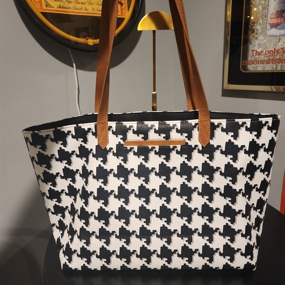 thirty-one Handbags - Thirty-One Black and White Houndstooth Tote